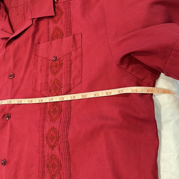 Havanera Co. Maroon Button Down Shirt Size XL. 4 Front Pockets. Button Details - Picture 6 of 6